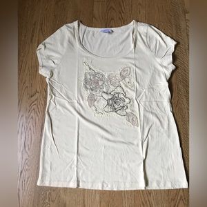 Beautiful cream colored tee with beading and stitched flowers EUC